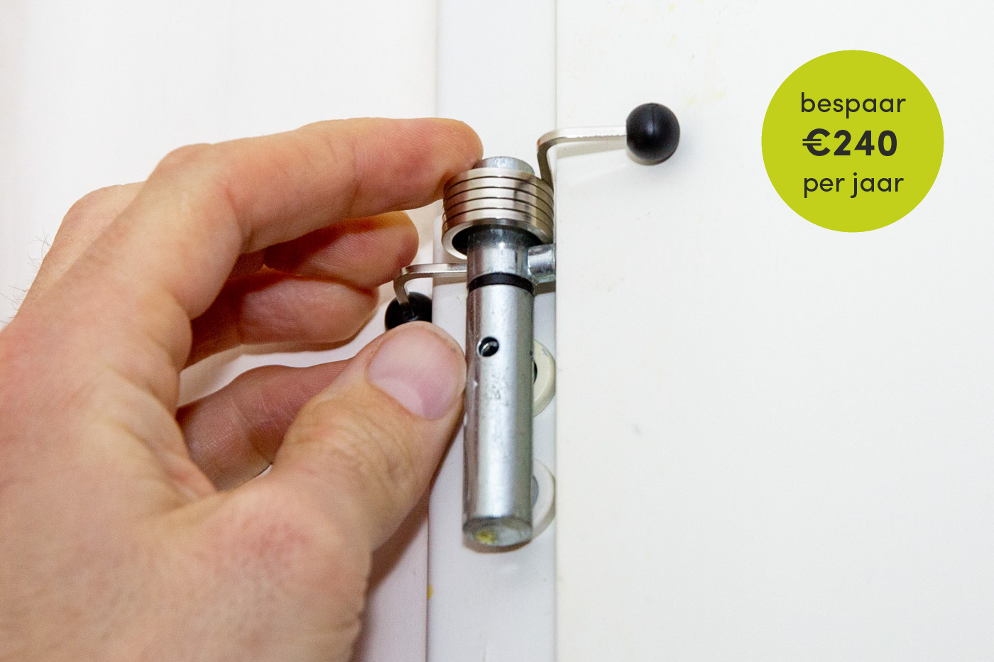 energie-besparen-met-deurveer-deurdranger