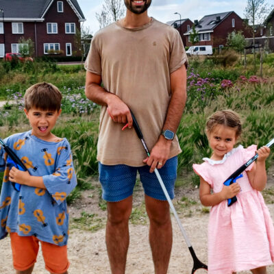 Ga samen met je (klein)kinderen zwerfafval oprapen: ze vinden het hartstikke leuk! Afval ambassadeur cleanup day schoonmaakdag